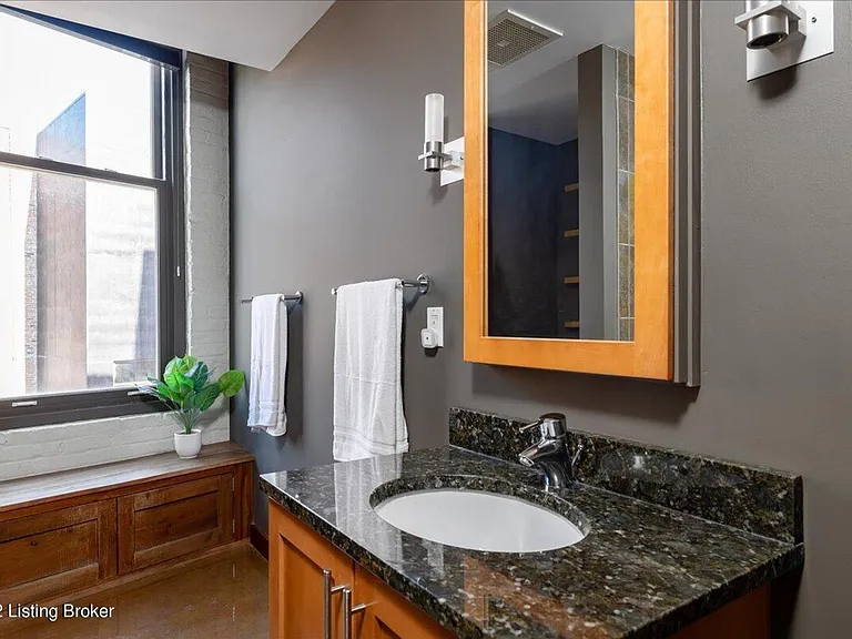 309 E Market St #313 — Photo 8