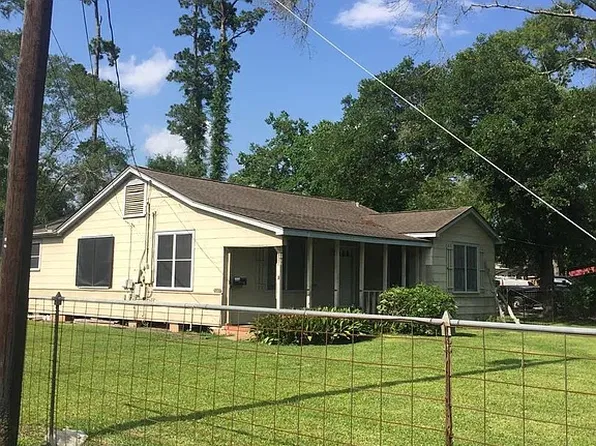 2650 E Lucas Dr, Beaumont, TX 77703