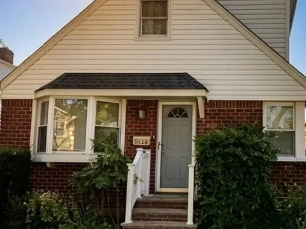 85-36 256th St, Floral Park, NY 11001