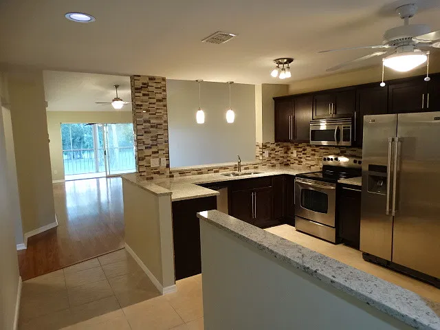 **Luxurious 2/2 Condo in Berkshire Lakes** — Photo 3
