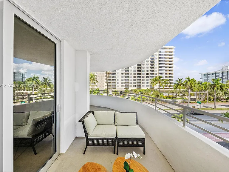 5555 Collins Ave #4B — Photo 13