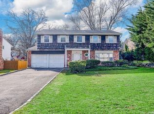 34 Knott Dr, Glen Cove, NY 11542