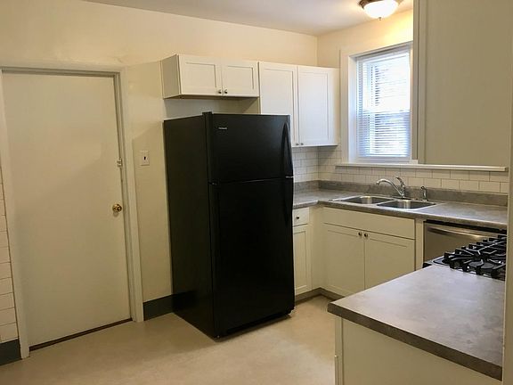 4th image of 3908 Kingsland Ct #1F