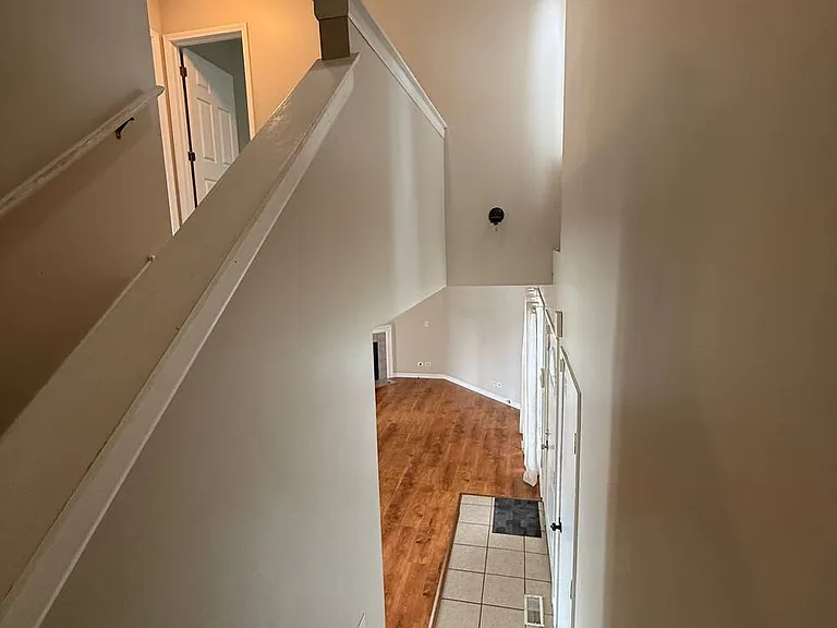725 Daybreak Ln — Photo 4