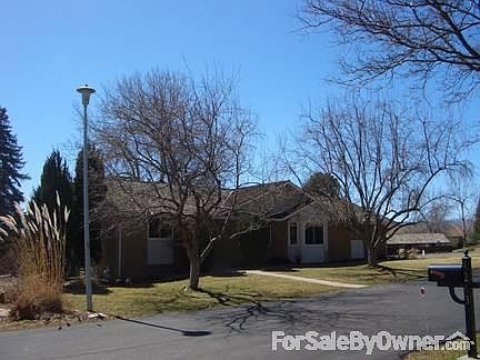 Street View
						:
						Quiet streets, private roads
