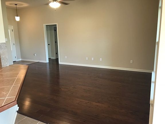 2nd image of 203 Darlene St