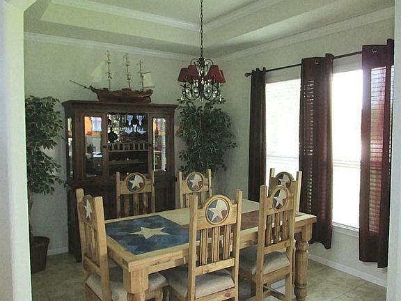 DINING ROOM WITH GAMBRELLED CEILINGS AND CROWN MOLDING