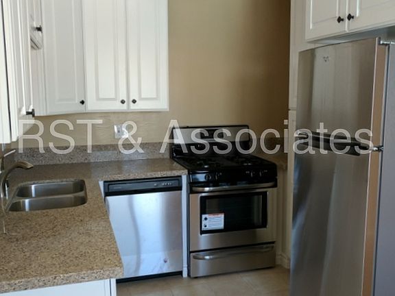 5th image of 1041 20th St APT G
