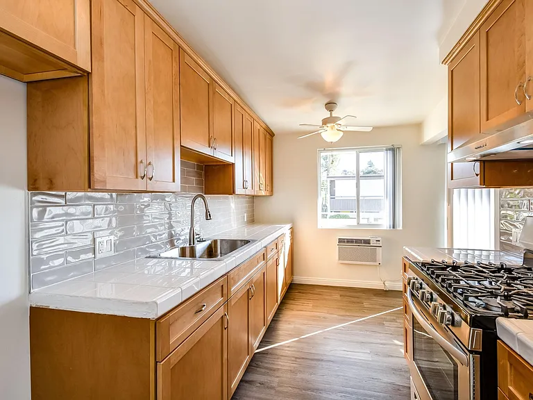 2707 Montrose Ave #10 — Photo 10