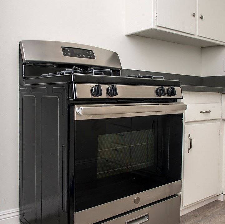 1st image of 1091 N Lake Ave APT 15