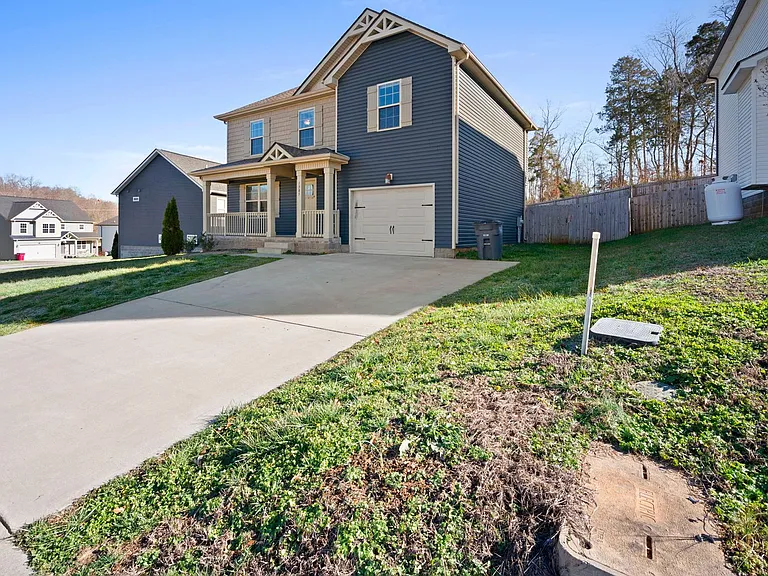 1385 Sussex Dr — Photo 3