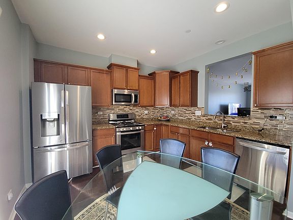 Eat-In Kitchen