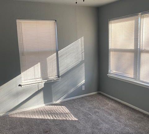 4th image of 4528 SE 23rd St