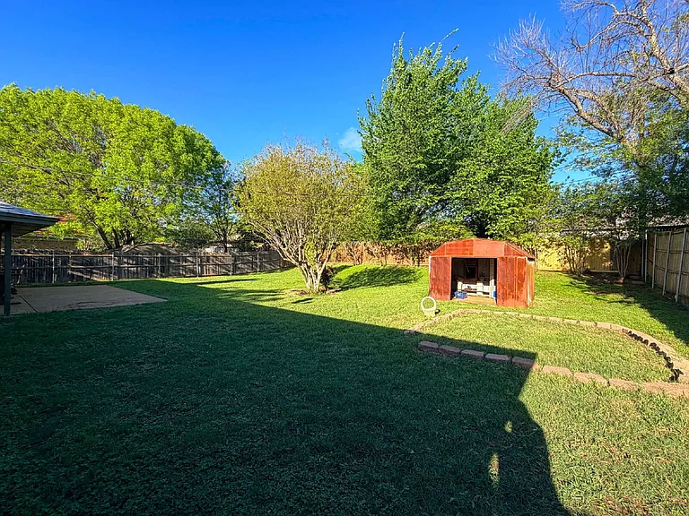 3708 Holland Dr — Photo 32
