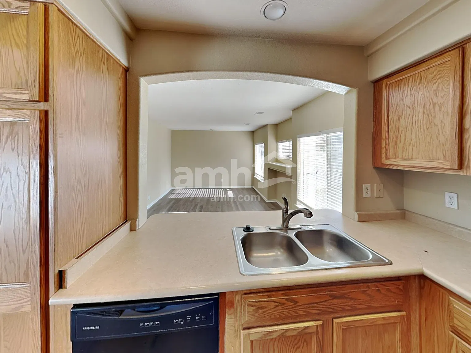 3 bed, 2.5 bath, 1739 sqft, $2,890 — Photo 3