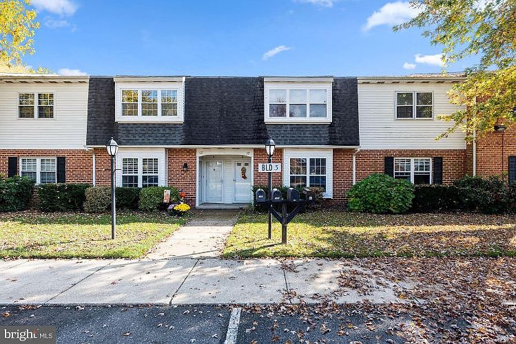 1st image of 17 Deborah Ln #D