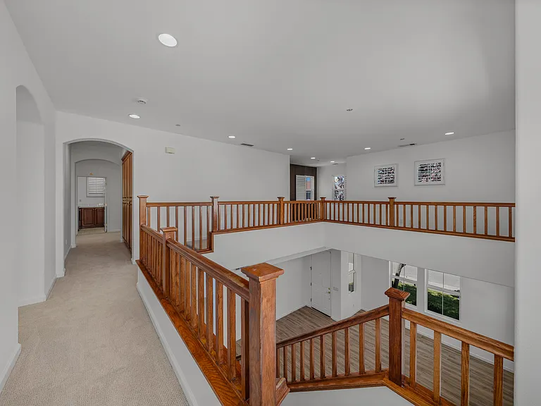 100 Portsmouth Dr — Photo 20