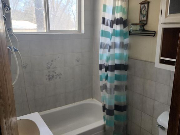 5th image of 1612 Fairview Ave