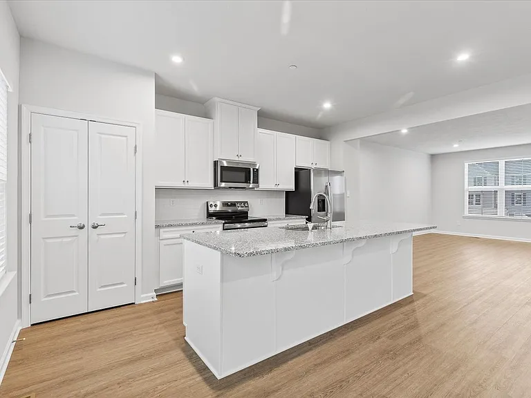 151 Crown St — Photo 7