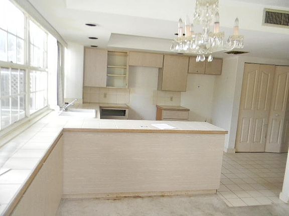 5th image of 3698 SW Sunset Trace Cir #H