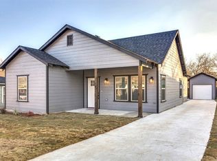 1018 E Lowden St, Fort Worth, TX 76104