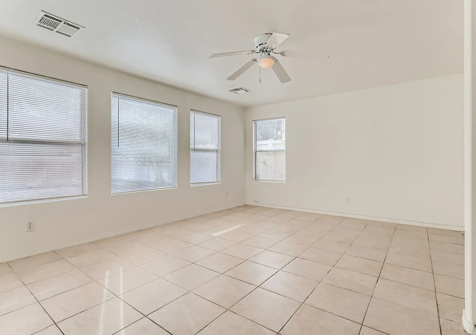 Henderson Living at Its Best 4 Bedrooms, Loft & 2-Car Garage! — Photo 3