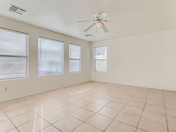 3rd image of 2537 Begonia Valley Ave