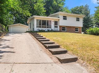 2244 Greenview Dr SW, Wyoming, MI 49519