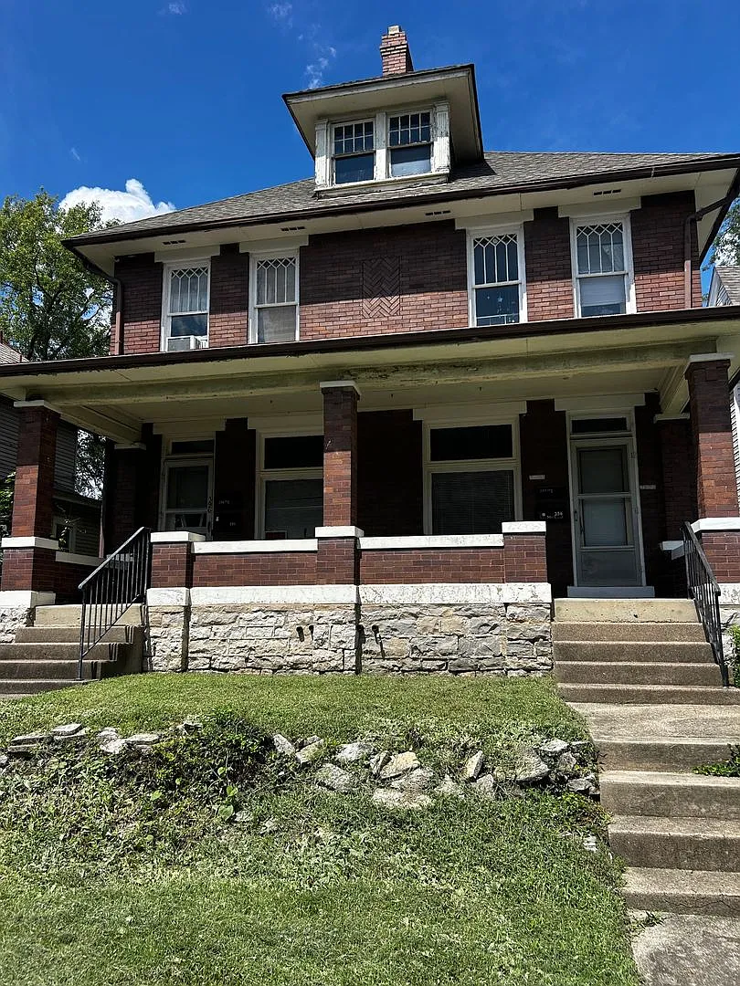 396-398 Wyandotte Ave — Photo 2