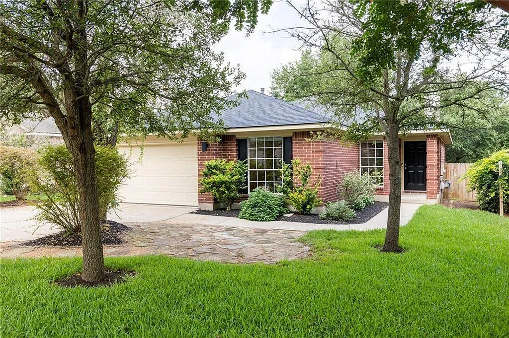 3 bed, 2.0 bath, 1560 sqft, $2,700 — Photo 1
