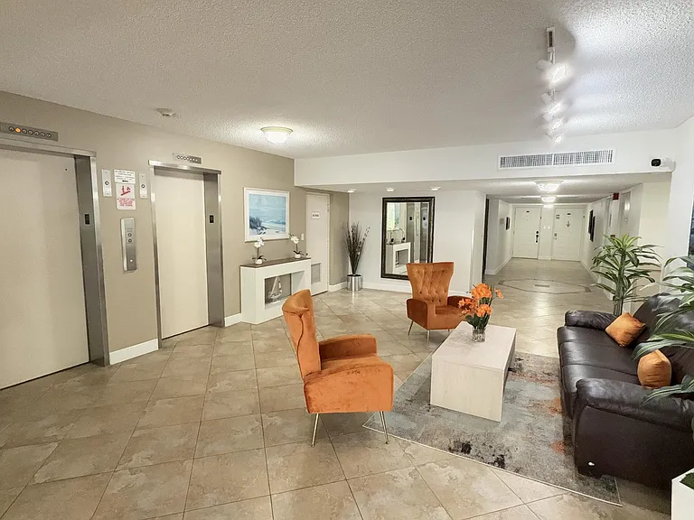 3900 Oaks Clubhouse Dr #411 — Photo 18