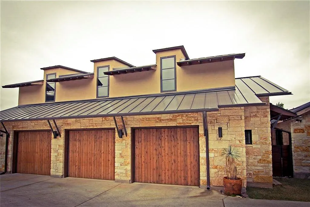 1 bed, 1.0 bath, 892 sqft, $1,600 — Photo 1