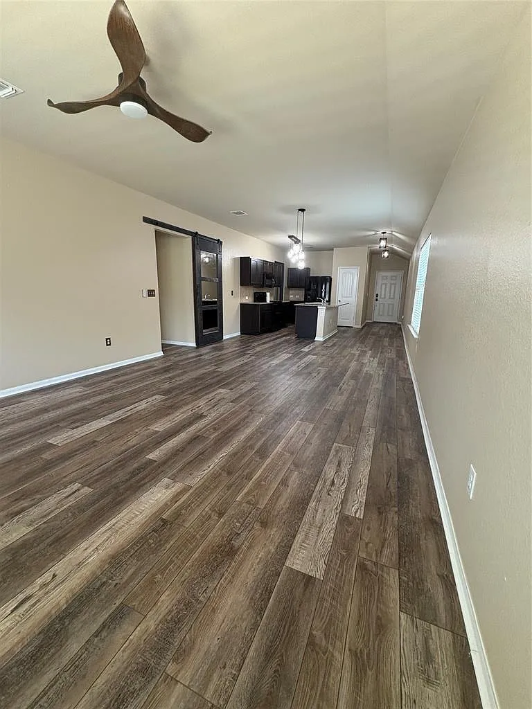 3 bed, 2.0 bath, 1521 sqft, $2,000 — Photo 3