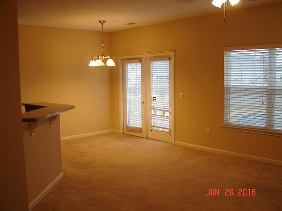 Breakfast Area (Blind will be replaced)