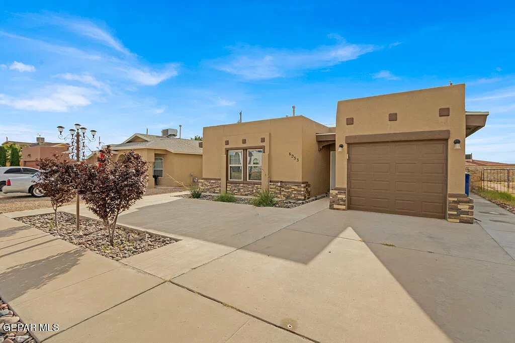3 bed, 3.0 bath, 925 sqft, $1,595 — Photo 3