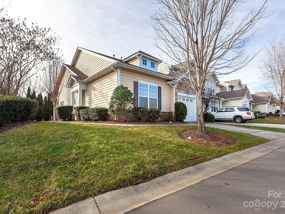 1st image of 320 Park View Dr