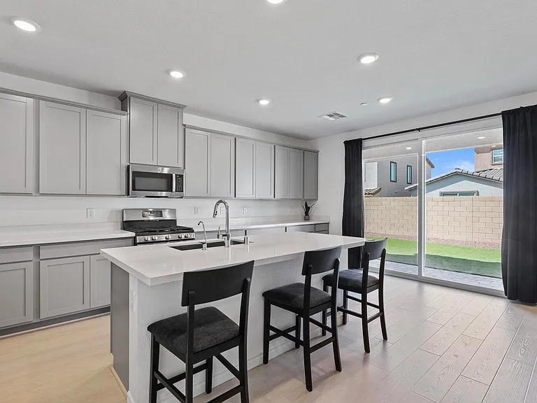 3546 Luciana Glen Ave — Photo 11