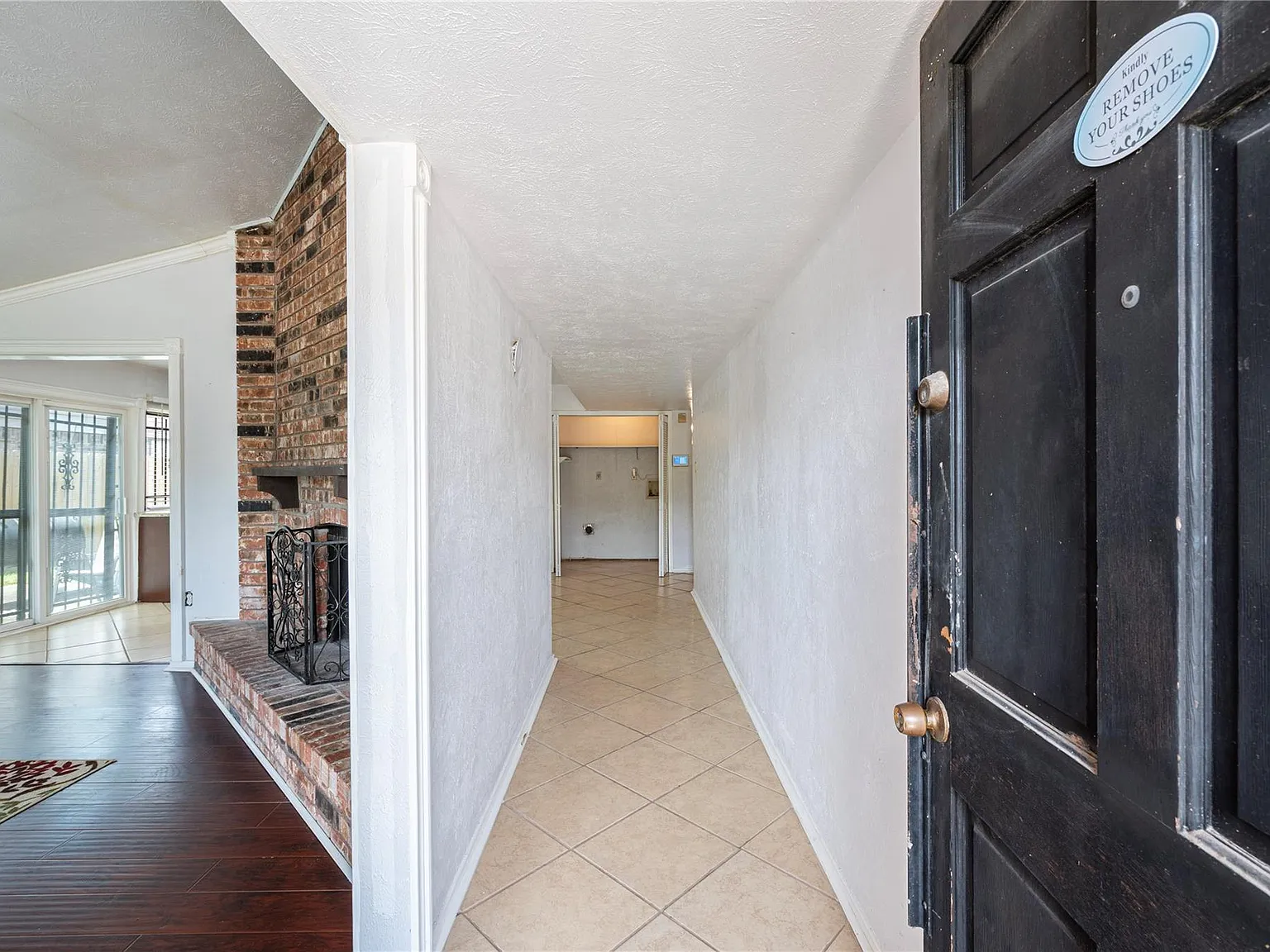3 bed, 2.0 bath, 1596 sqft, $1,900 — Photo 3