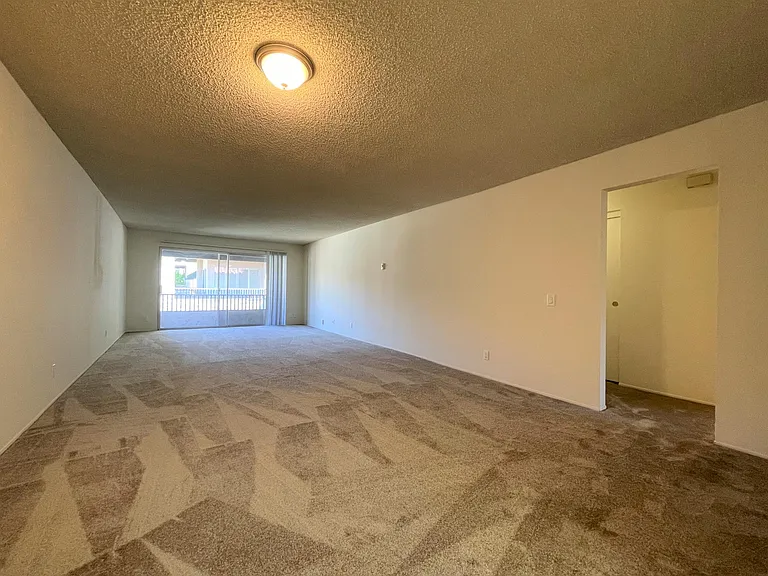 2522 Clairemont Dr #303 — Photo 4