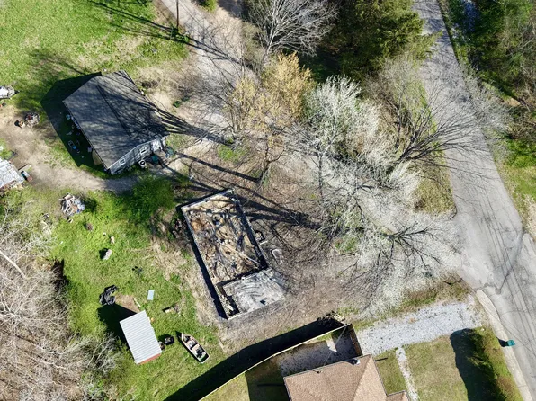 400 W Richland Ave, Waverly, TN 37185