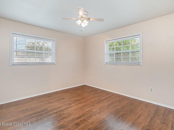 4th image of 1023 Eyerly Ln NE