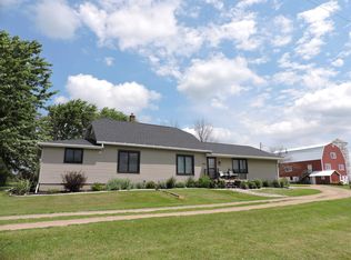 4752 Ginnow Rd, Omro, WI 54963