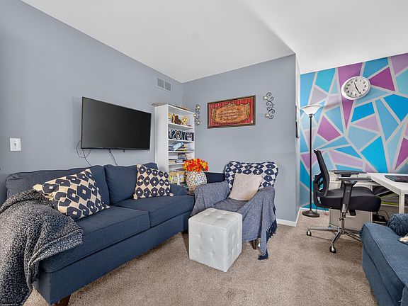 5th image of 24381 Elmhurst Ave
