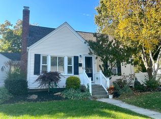 31 Sunny Cove Dr, Warwick, RI 02889