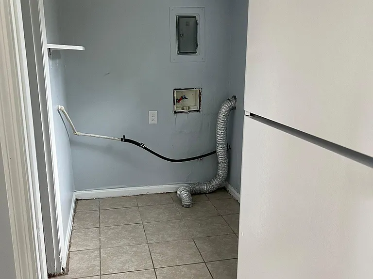 3437 Malabu Cir #B — Photo 14