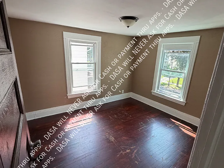 492 Augustine St — Photo 12