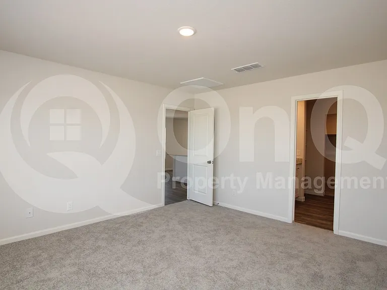 3750 N San Carlos Dr — Photo 6