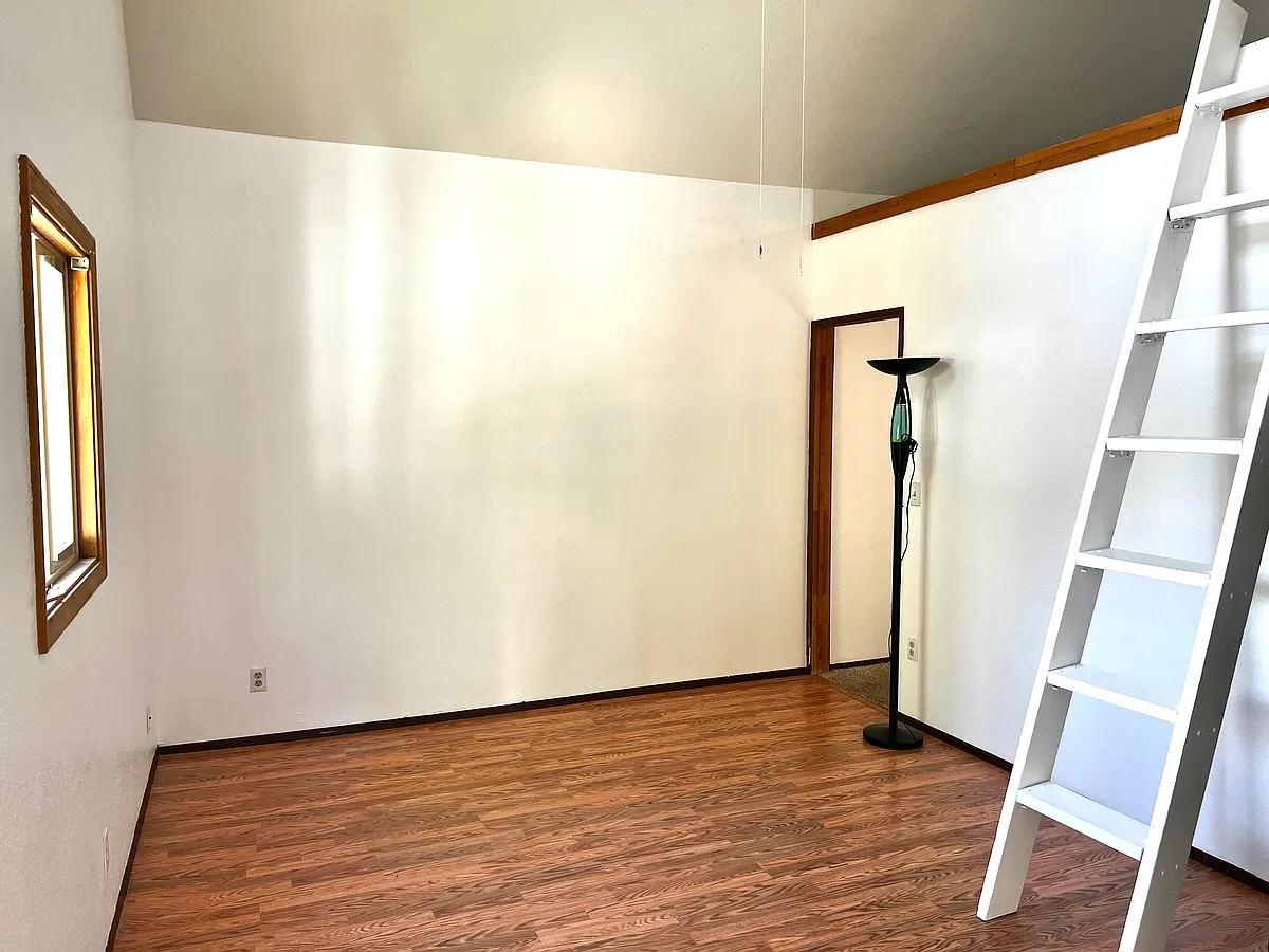 Building Photo - 2618 Jaeger St #101