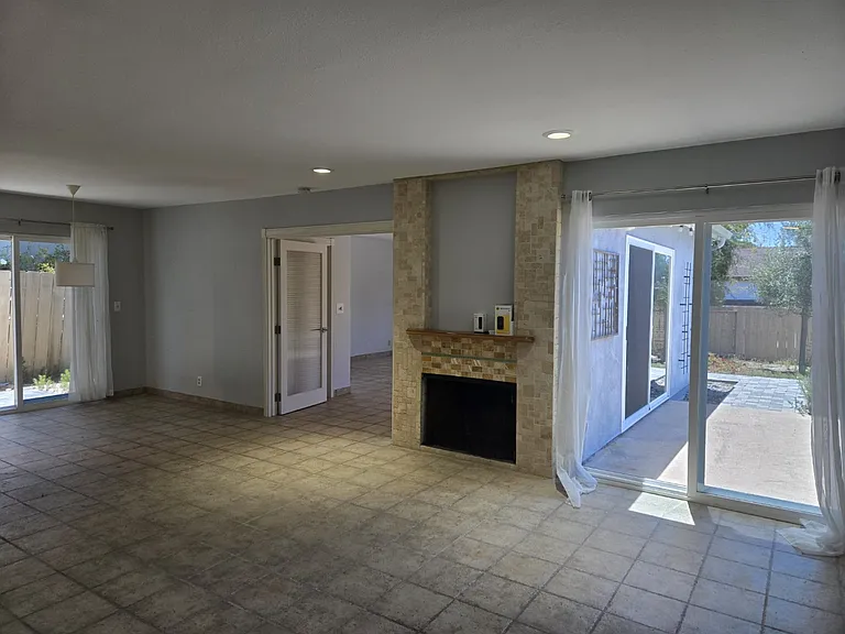 6925 Hyde Park Dr — Photo 10