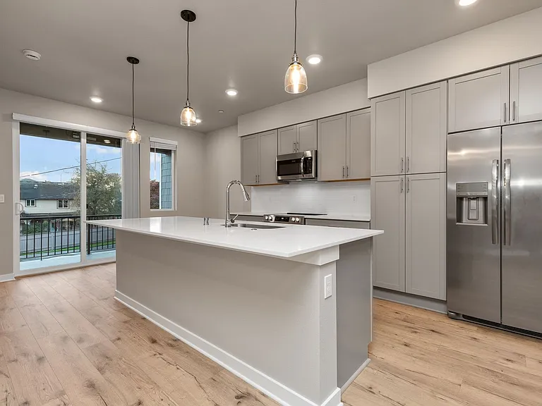 15423 Admiralty Way #B7 — Photo 6